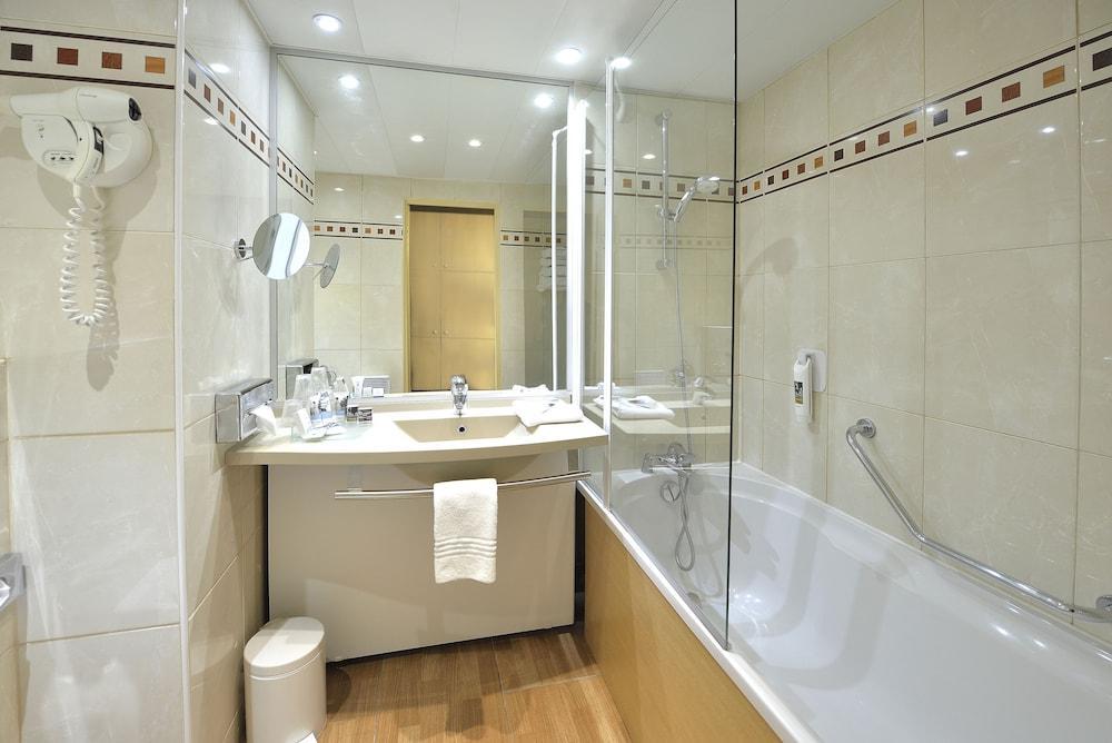 Mercure Centre Champ De Mars Hotel 4*
