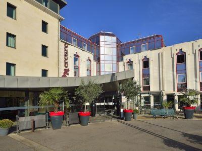 Hotel Mercure Centre Champ De Mars 4*