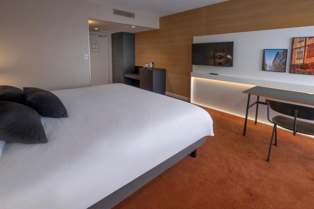 Mercure Centre Champ De Mars 4*